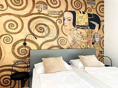 One-Bedroom Apartment with Balcony