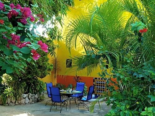 Hotel Medio Mundo