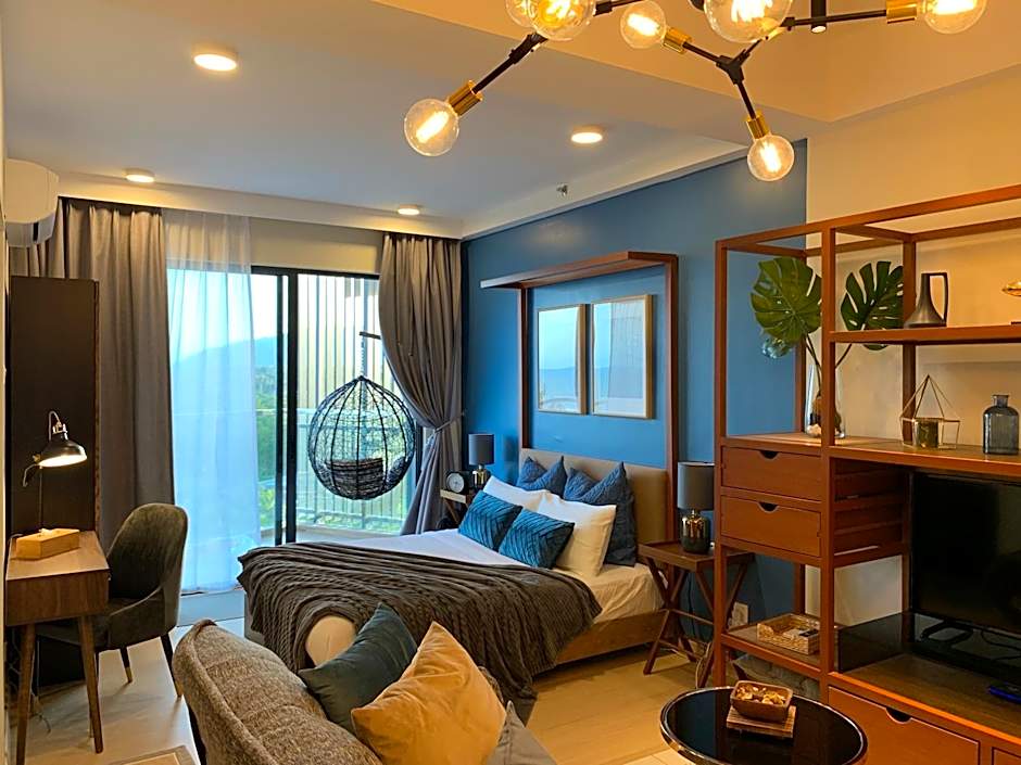 Deluxe Holiday Studio Suite at Timurbay with Seaview