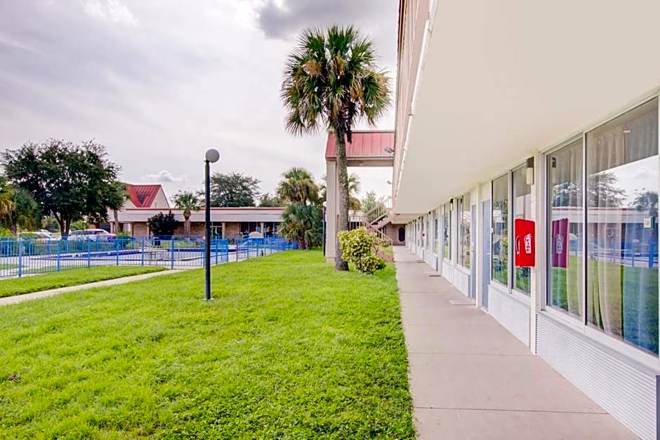 OYO Hotel Dundee By Crystal Lake