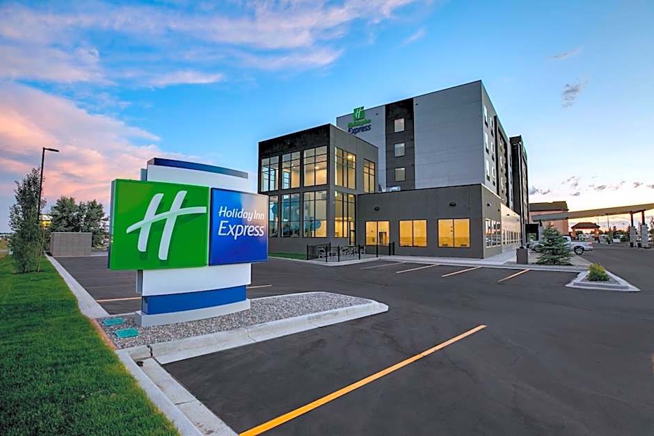 Photo 1 of 50 of Holiday Inn Express Lethbridge Southeast By IHG