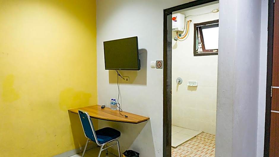 RedDoorz near Pelabuhan Jayapura