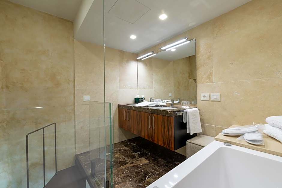 Donati Luxury Tower Suites