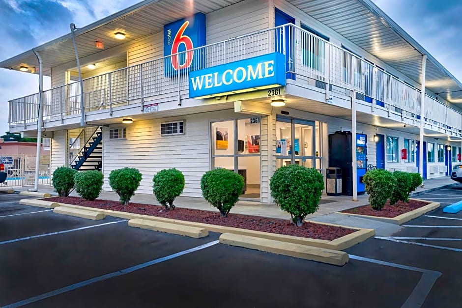 Motel 6-Lumberton, NC