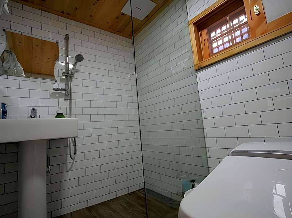 Gaeunchae Hanok Guesthouse Jeonju 2