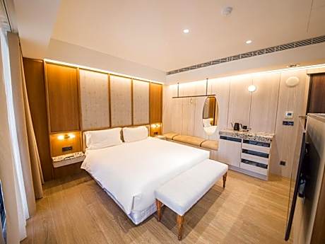 Deluxe Queen Room