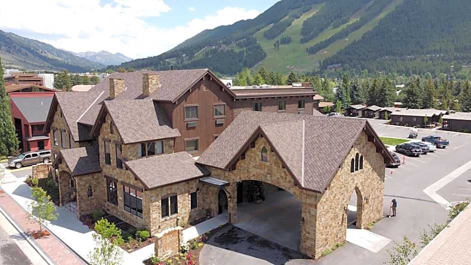 Elk Country Inn
