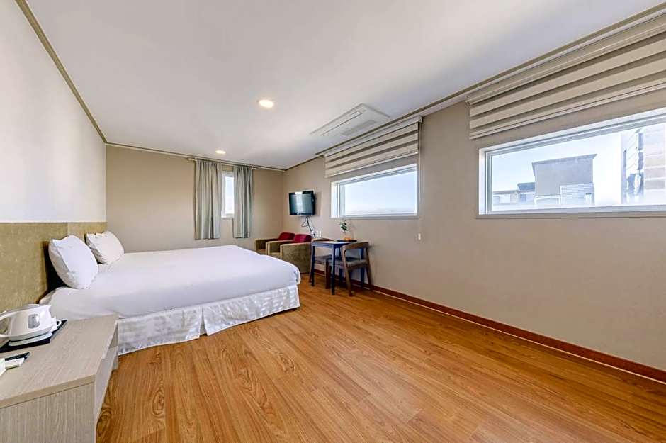 Pine Hill Hotel