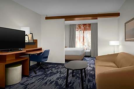 King Studio with Sofa Bed - Hearing Accessible