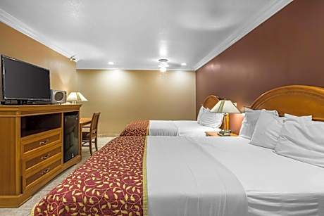 Queen Room with Two Queen Beds - Non-Smoking