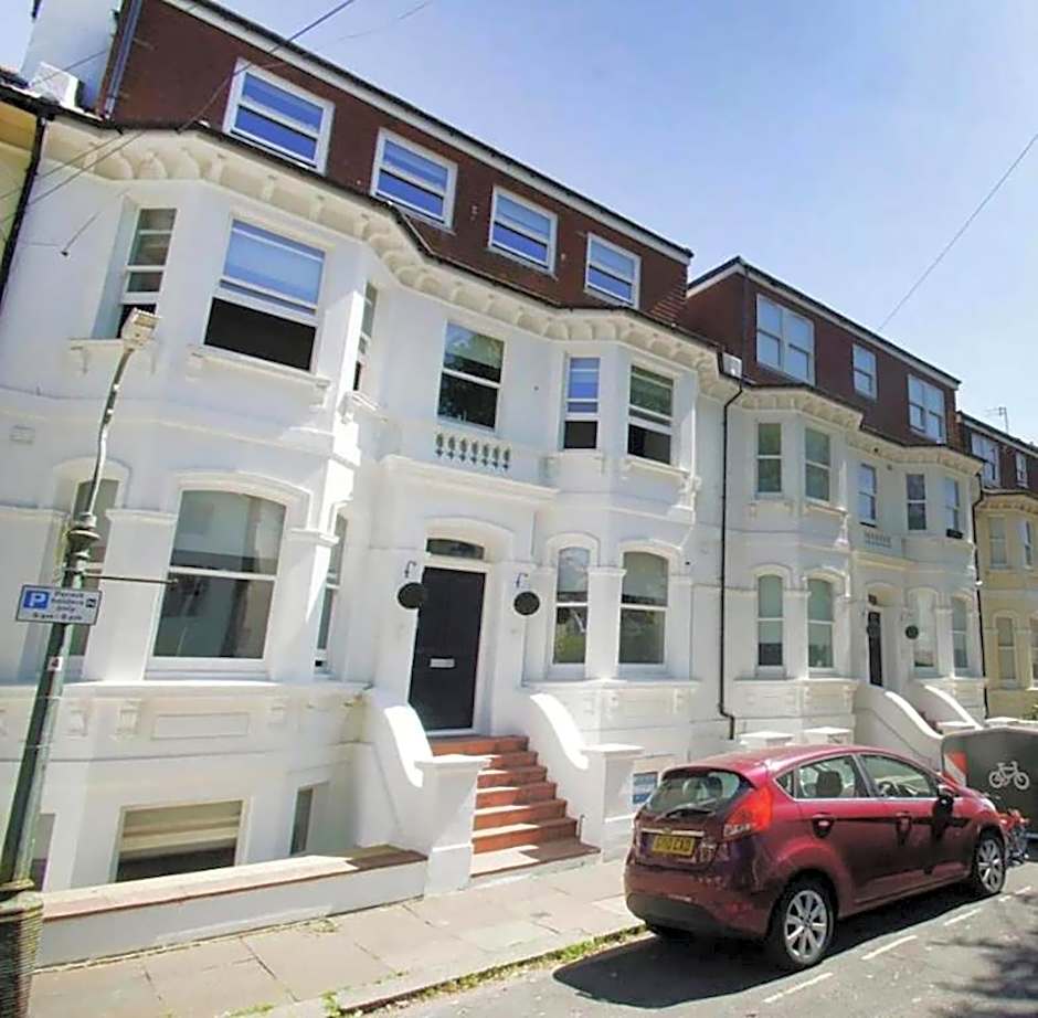 Apt 03 Beachside Beauty Central Studio Steps from Cafes