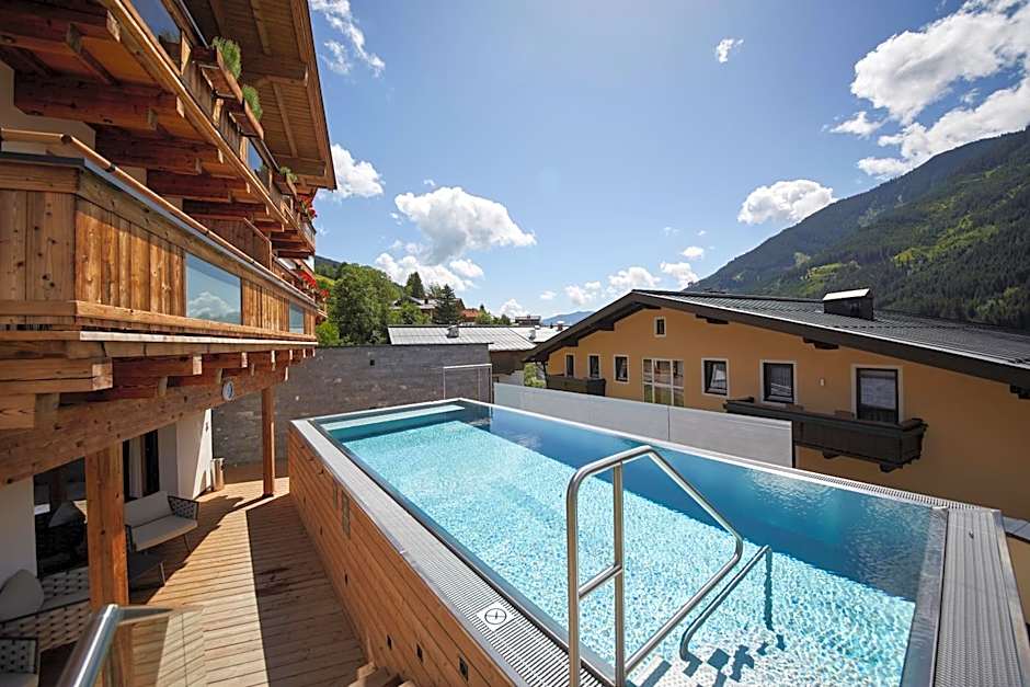 Hotel Astrid mit Panoramapool & inklusive JokerCard