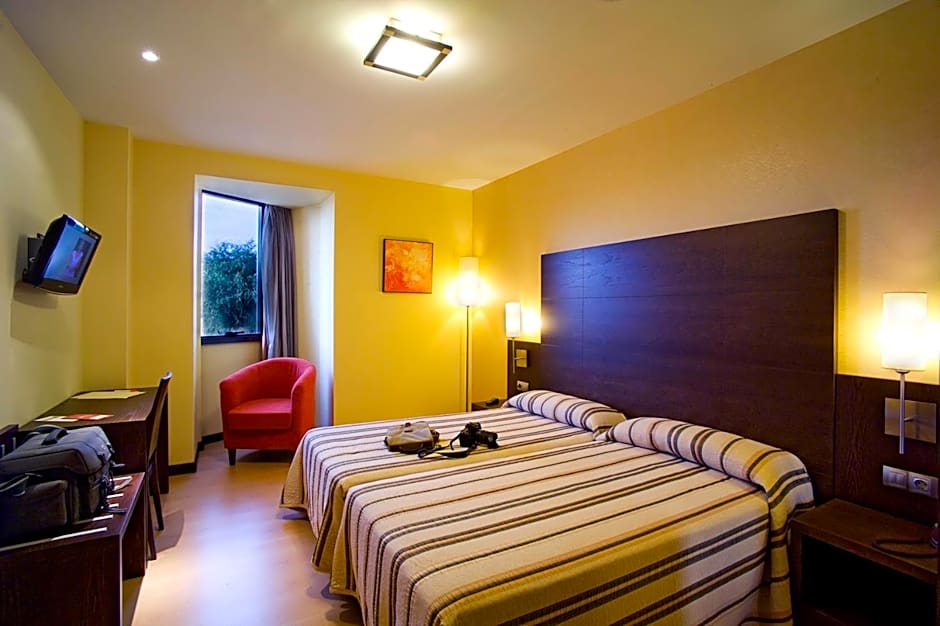 Foto 1 di 5 di 1 Double Bed or 2 Beds