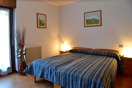 Double or Twin Room with Mountain View