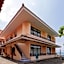 RedDoorz Plus near Tugu Mercusuar Anyer