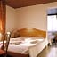 Logis Hostellerie Motel Au Bois Le Sire