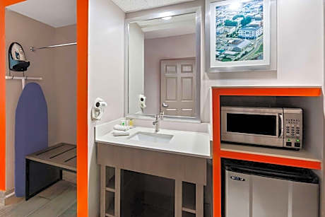 Deluxe Double Room with Two Double Beds - Disability Access - Non-Smoking