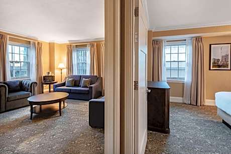 One-Bedroom Superior King Suite - Non-Smoking