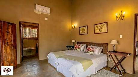 Zebula Golf and Wildlife Estate - Porcupine Strolling Pax 8 - Moi Signature Luxury villa