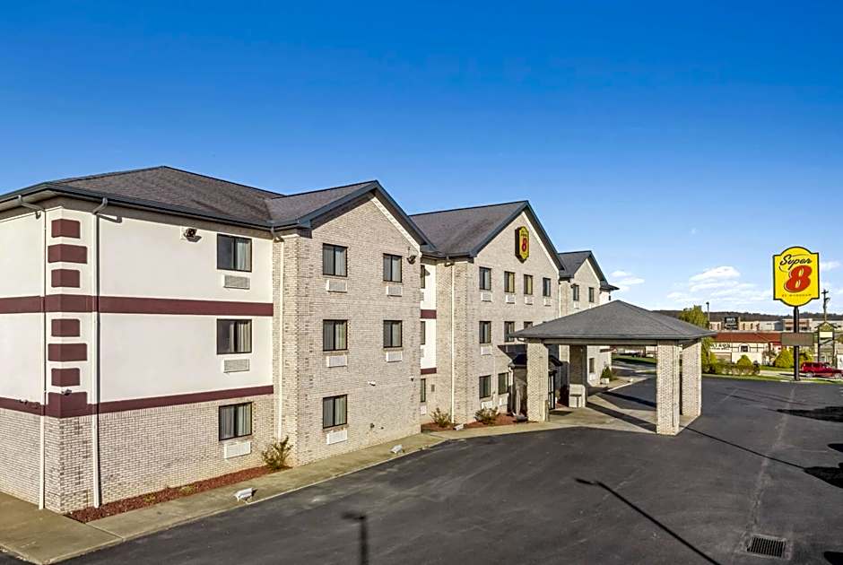 Super 8 by Wyndham Uniontown PA