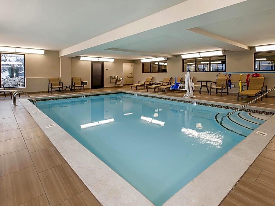 Country Inn & Suites by Radisson, Grandville-Grand Rapids West, MI