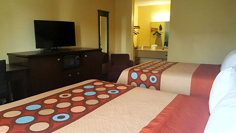 Super 8 by Wyndham Temple S. General Bruce