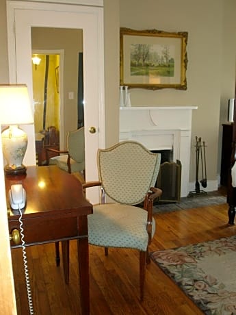 Maine Studio with Full Size Bed and Kitchenette