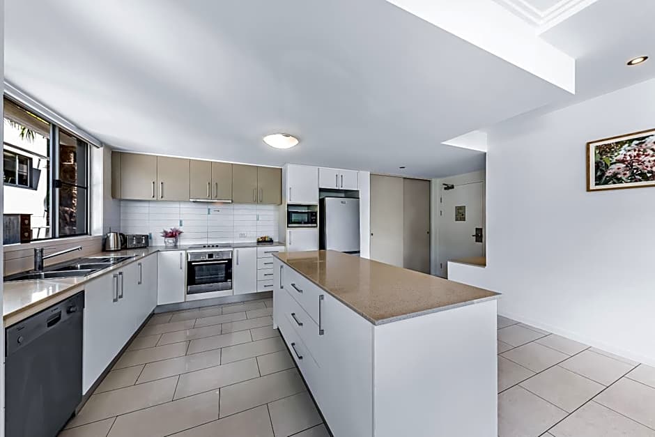 Airlie Summit Apartments