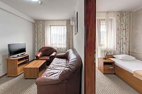 Two-Bedroom Apartment (4 Adults)