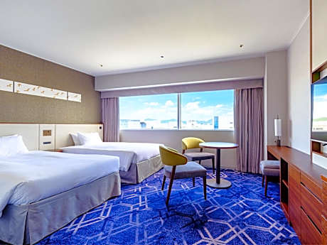 Premier Twin Room with Fountain Lounge Access