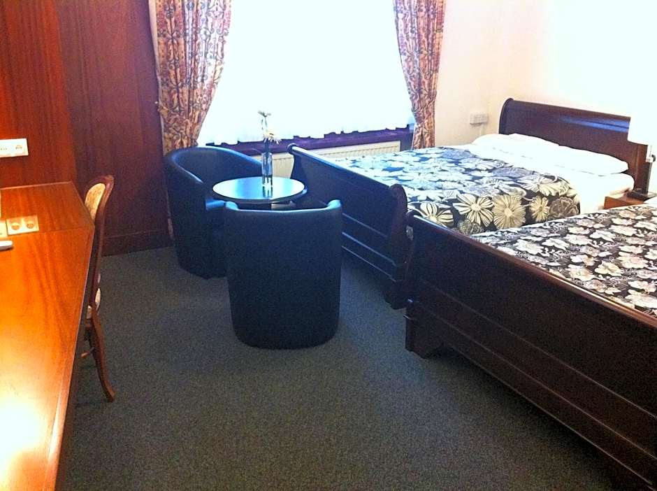 London Visitors Hotel