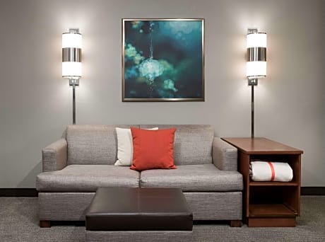 King Bed High Floor (with sofa bed)