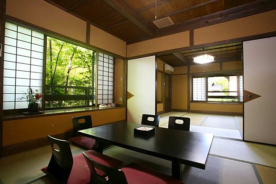 Japanese-Style Room with Shared Bathroom - South Building — 5 fotoğraftan 1. fotoğraf