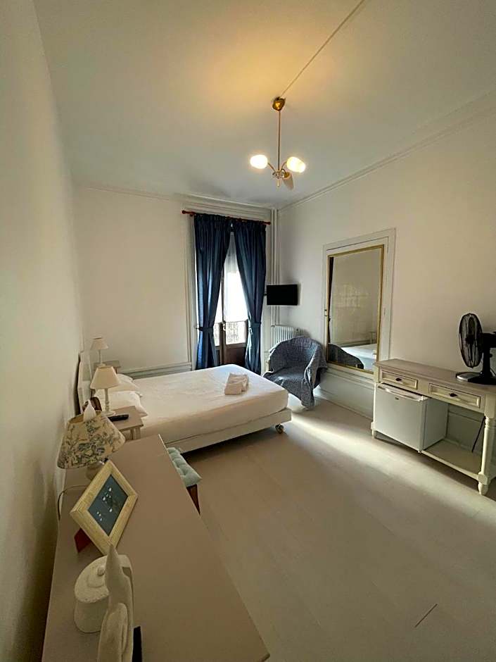 Authentic by Balladins, Hôtel Le Carré d'Aix