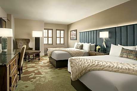 Queen Room with Roll-In Shower - Main Building/Mobility Accessible