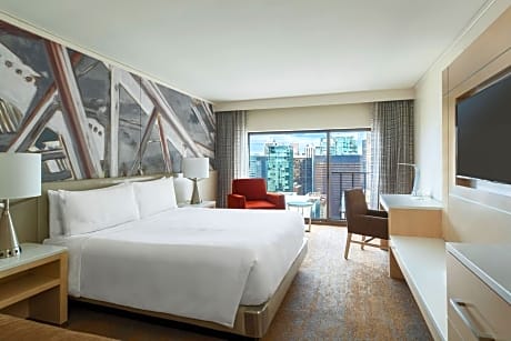 Club level, Guest room, 1 King, City view, High floor