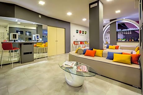 La Villa; Sure Hotel Collection by Best Western