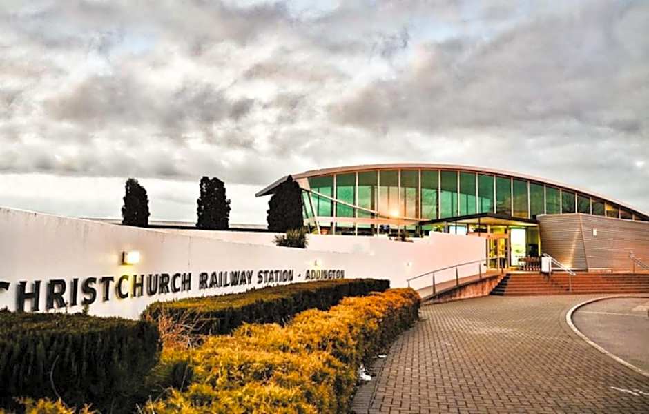 TOWER JUNCTION MOTOR LODGE- Motel with Airport and Railway Station Transport Service