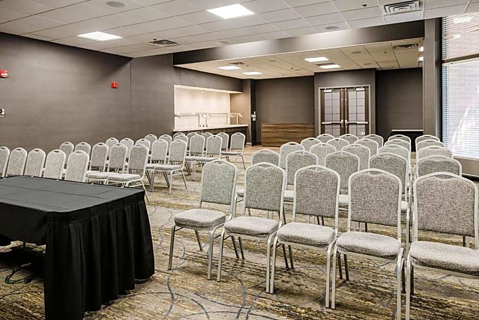Crowne Plaza Suites MSP Airport - Mall of America By IHG