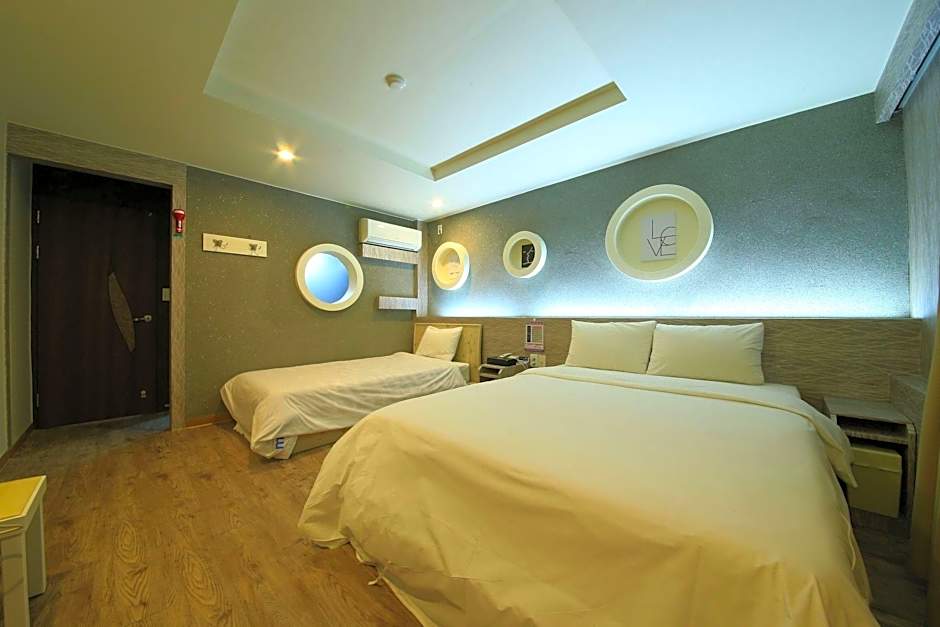 Hotel M story