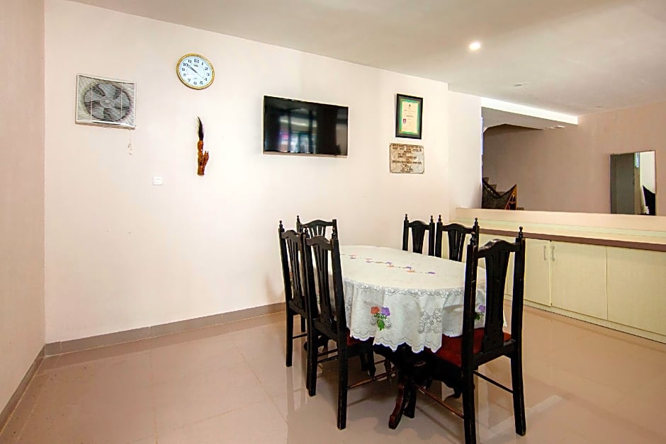 OYO 2382 Wisata Hotel