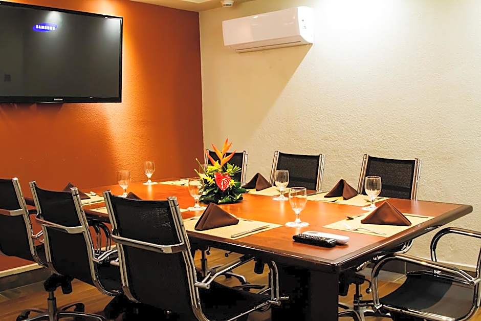 Hotel & Suites Rincon Del Valle