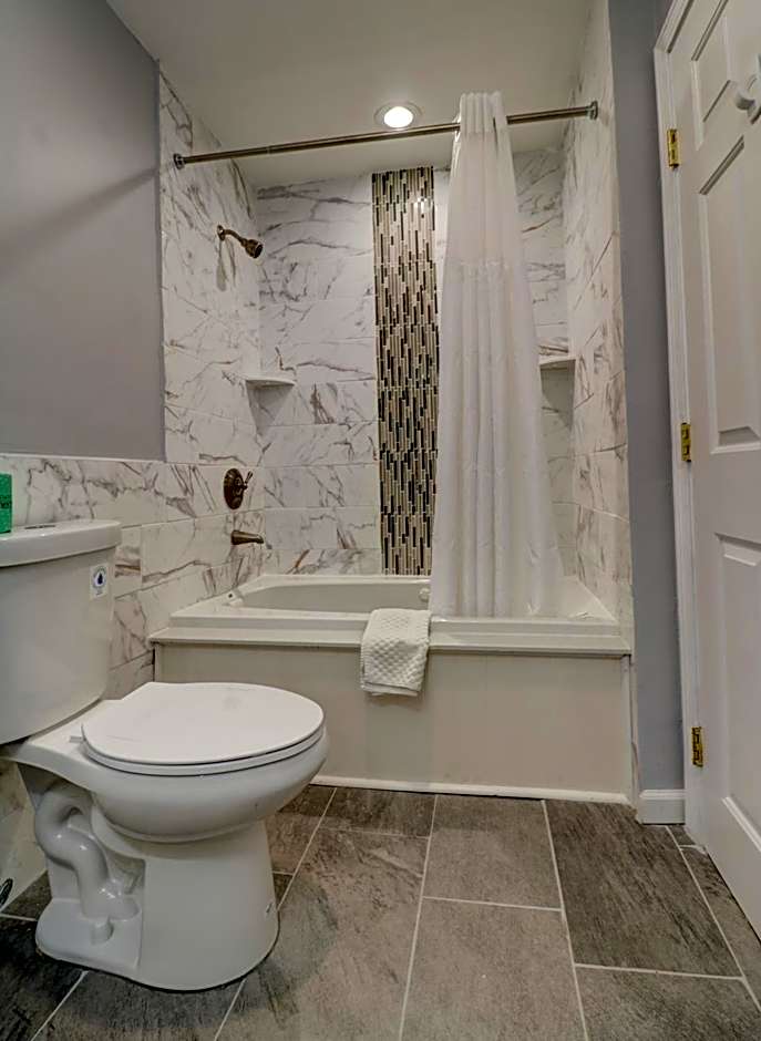 Hamilton Village Inn