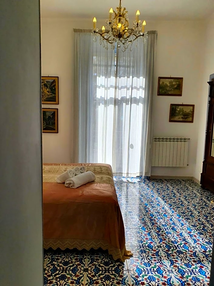 Qu4ttro I D'Angleterre Guest House