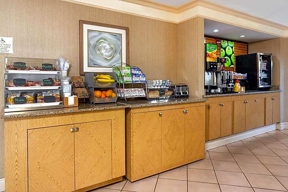La Quinta Inn & Suites by Wyndham Tampa Bay Airport