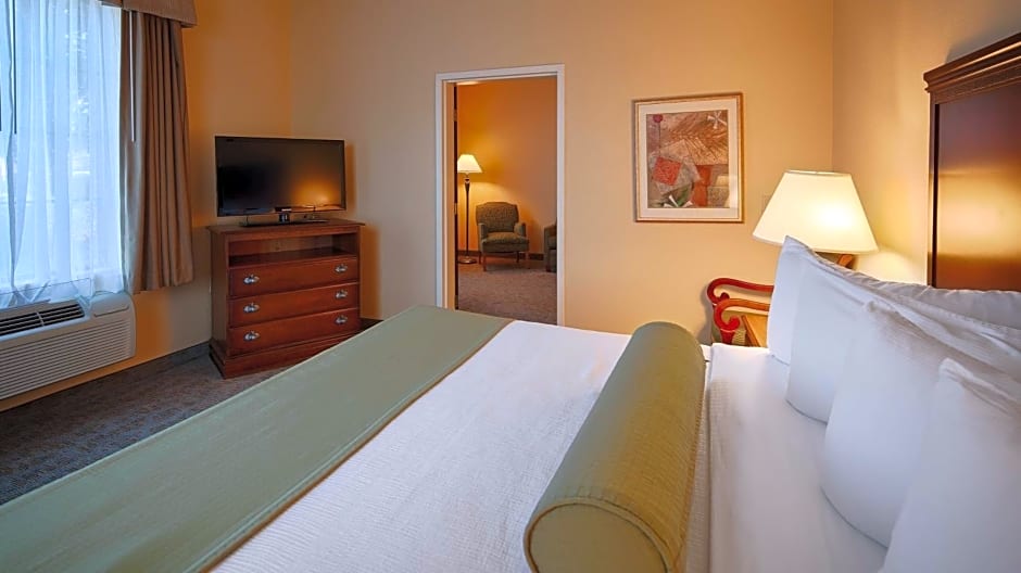 Best Western Plus Executive Hotel & Suites