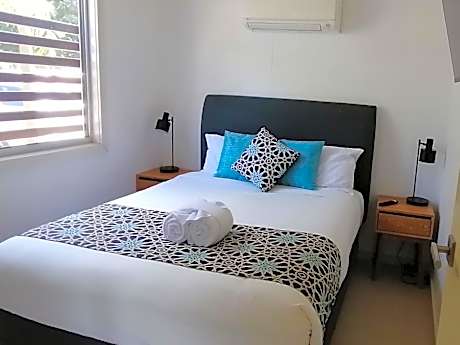 Two-Bedroom Apartment with Balcony and Sea View