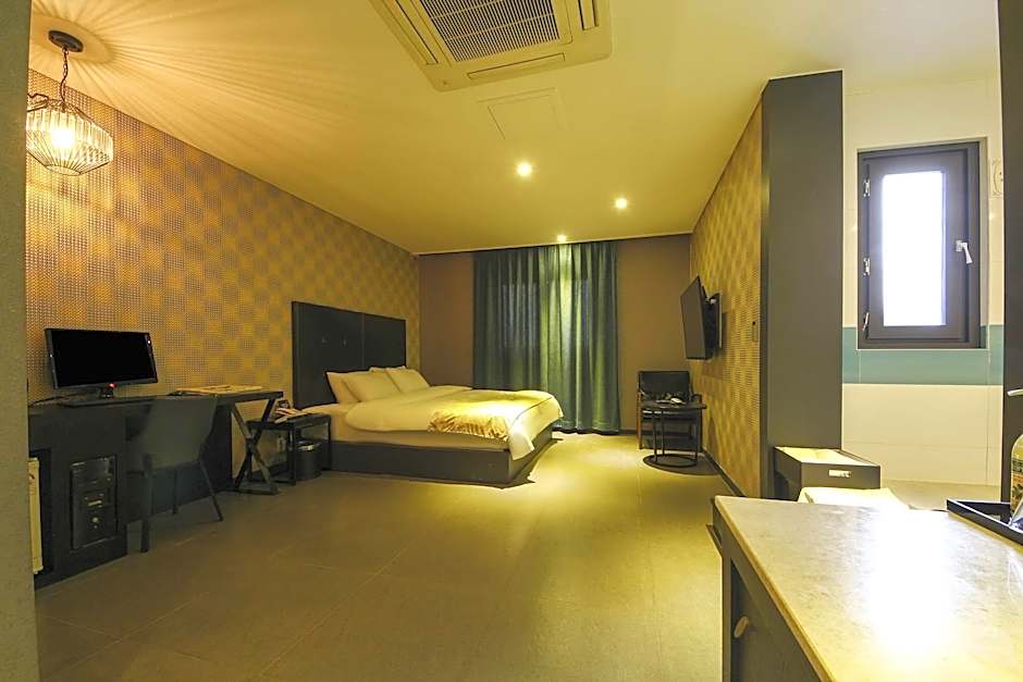 Ever Tourist Hotel