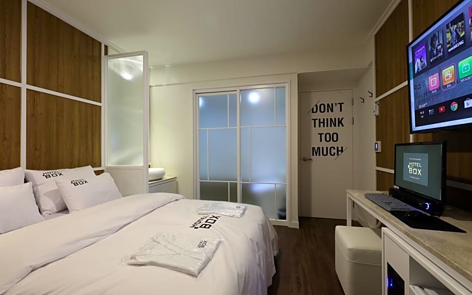 Box Hotel