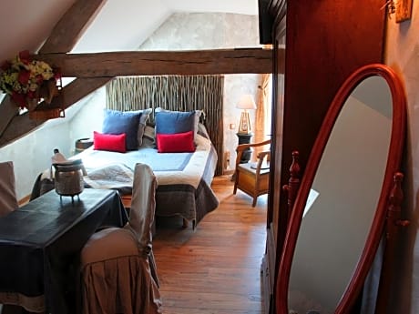 Suite-Family-Ensuite with Shower-Park View-Grenier